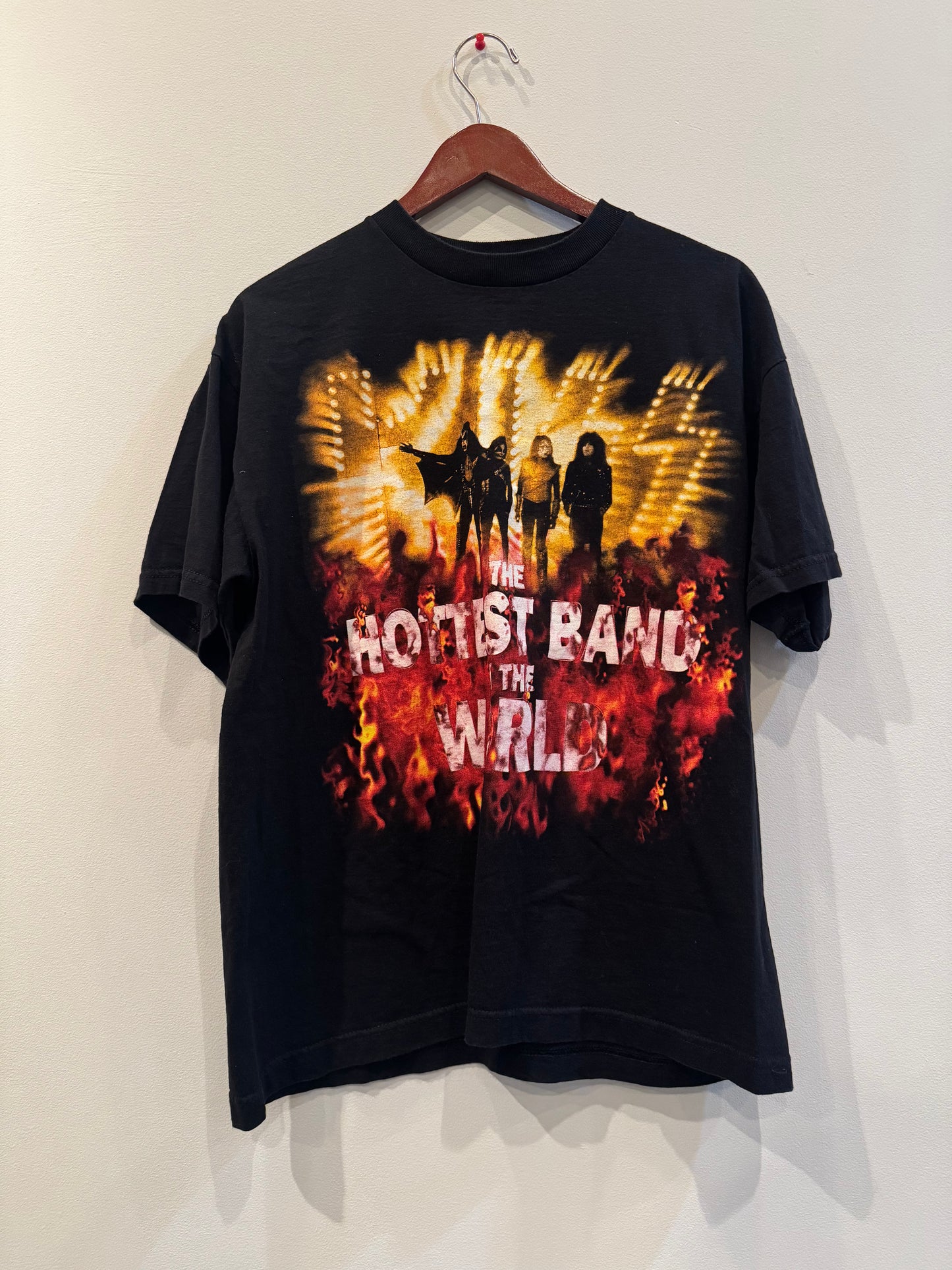 Size L | Kiss Tee