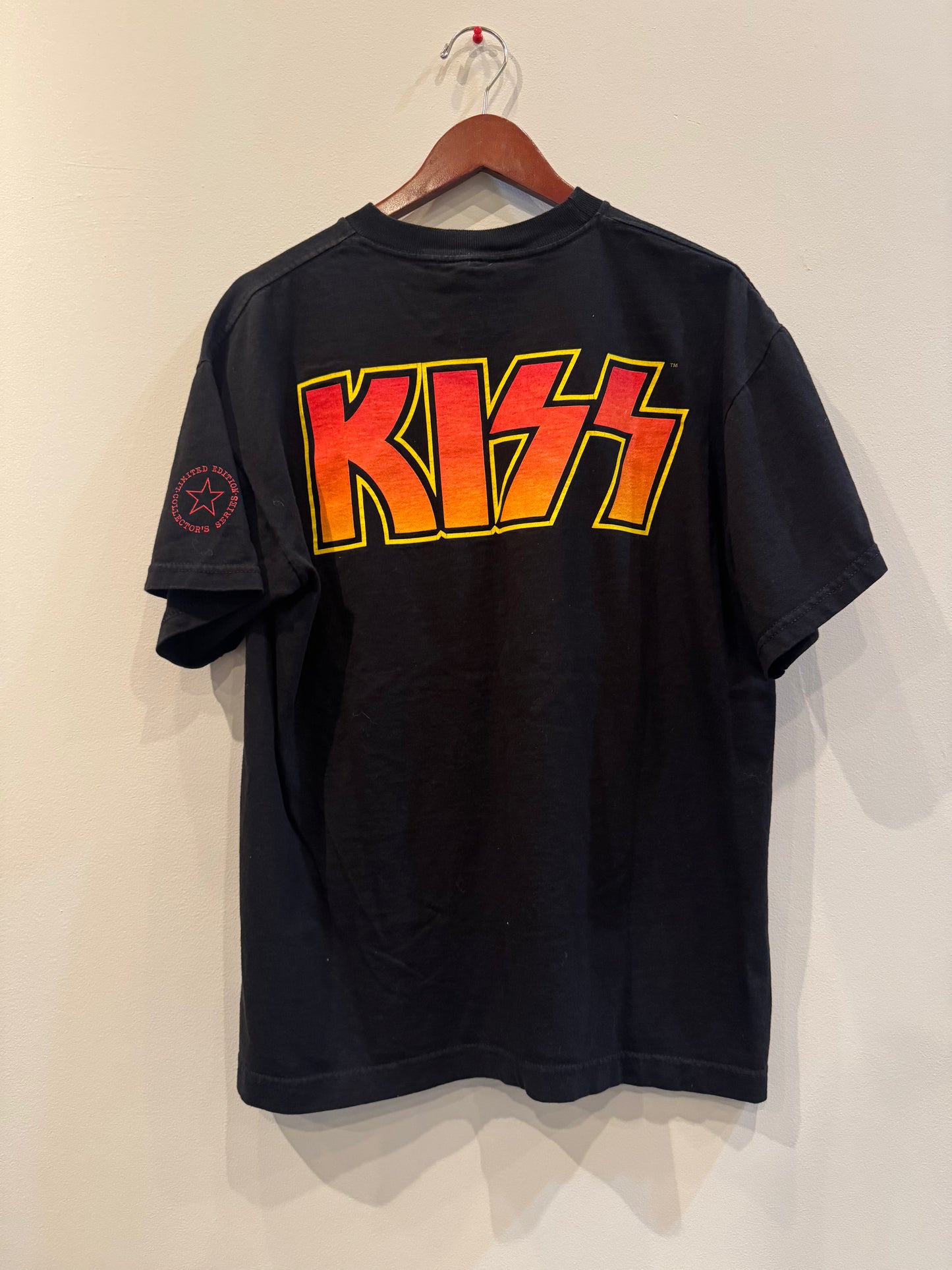 Size L | Kiss Tee