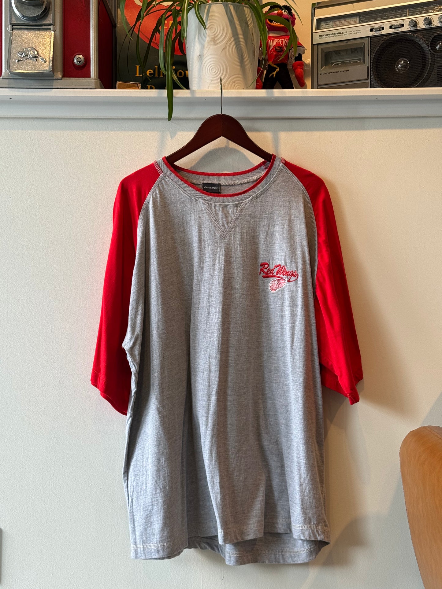 Size XL | Red Wings Color Sleeve Tee